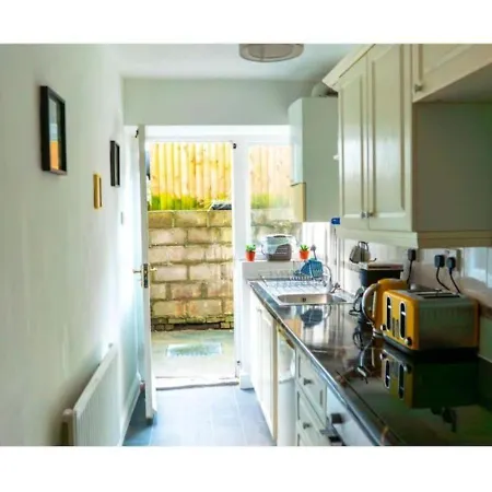 Clifton's Cosy Escape Apartment Bristol