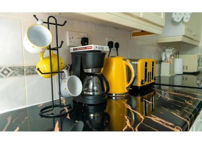 Clifton's Cosy Escape *